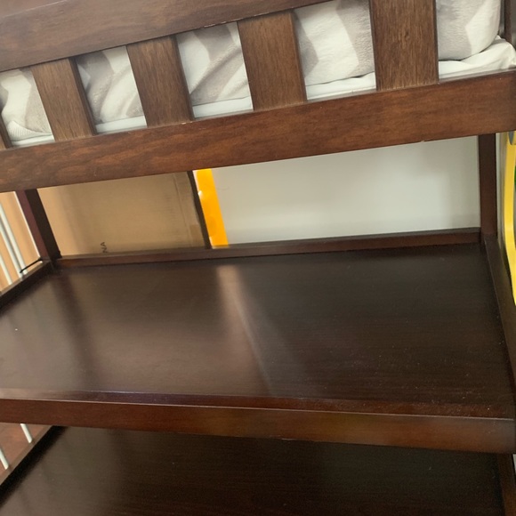 Baby changing table - Picture 3 of 6